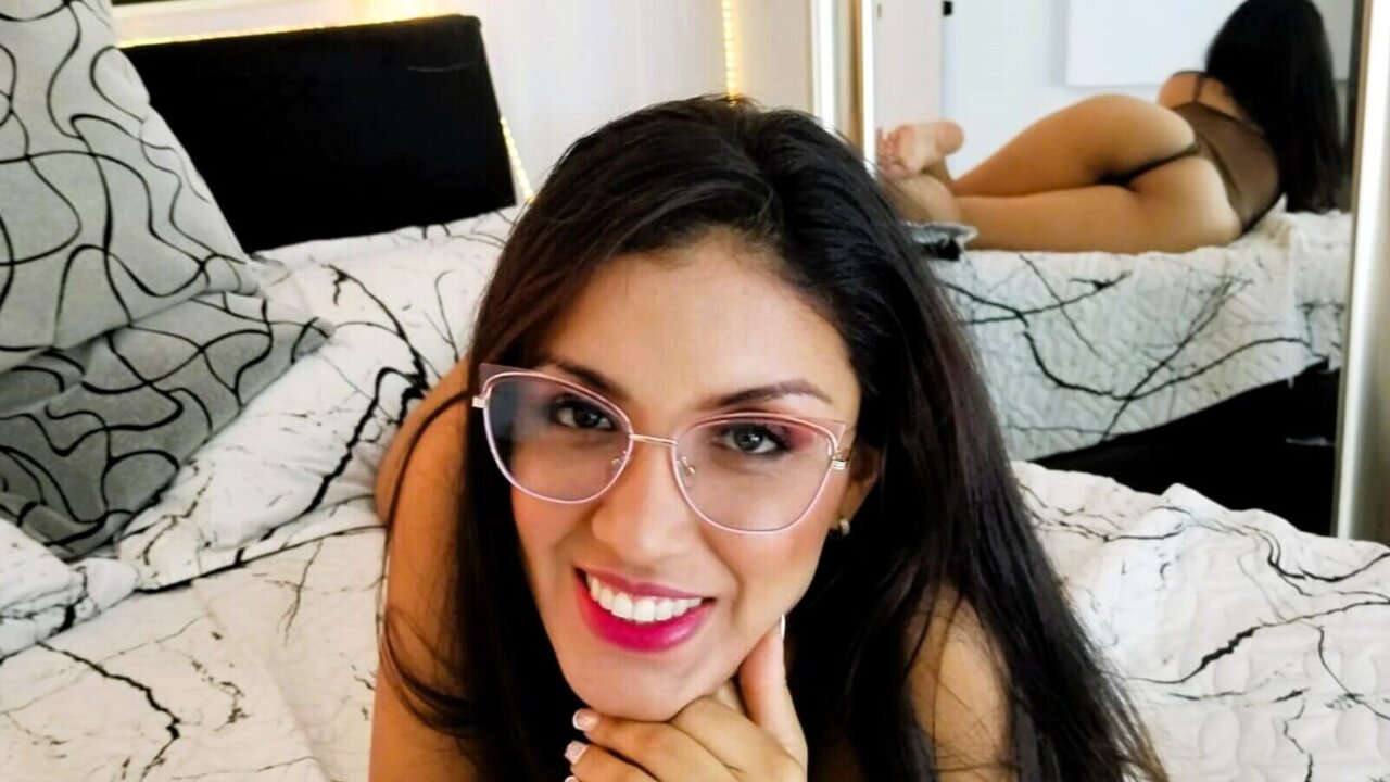 Porn Chat Live with JannaDumonn