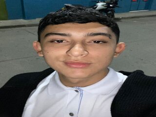 Porn Chat Live with TomyLoster